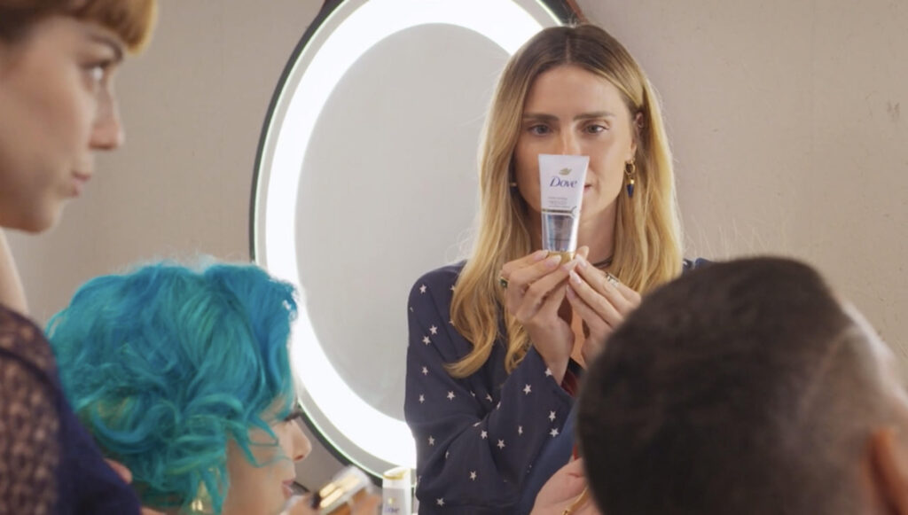 Leila mostra o leave-in Dove Bond Repair