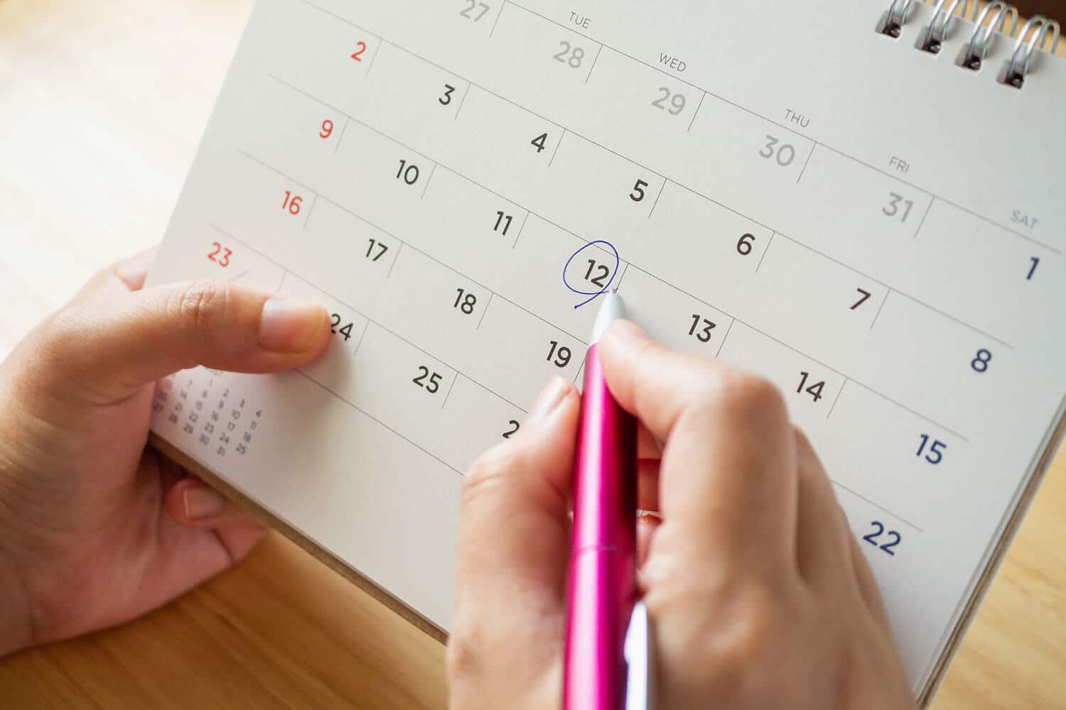 Calendário de lançamentos sazonais no setor de maquiagem: quando usar datas comemorativas
